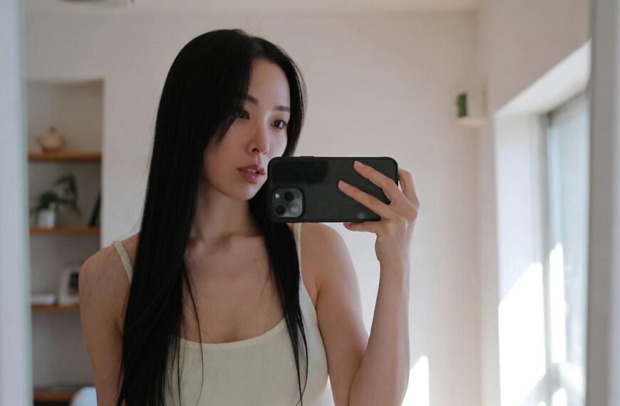 japanese women elegant commuter outfits